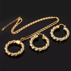 New 18K gold pendant necklace set
